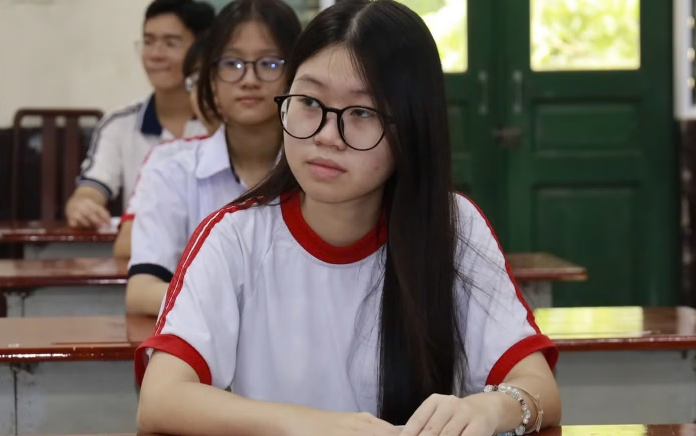 Biến động điểm thi vào lớp 10 năm nay tại TPHCM - Ảnh 2.