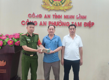 Phát hiện chiếc cặp chứa 500 triệu đồng tiền mặt trên Đại lộ: Công an lập tức xác minh, mời ông Nguyễn Đức Hy, 67 tuổi lên làm việc