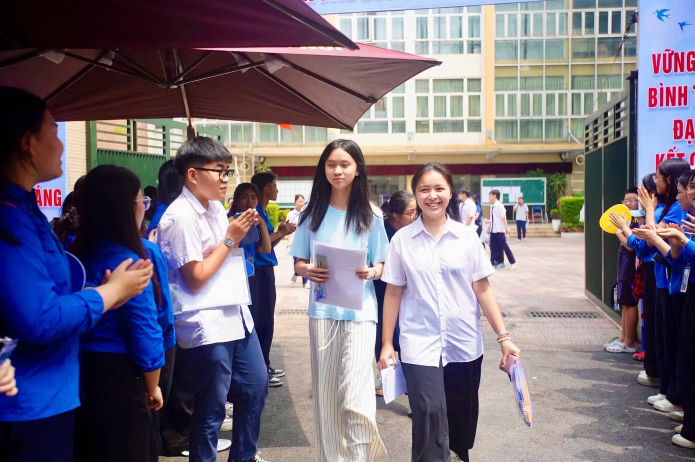 Bên cạnh những trường có điểm chuẩn cao chót vót, Hà Nội vẫn còn một số trường tuyển sinh 3 môn 10 điểm. (ảnh: Duy Phạm) Top trường công lập lấy điểm thấp ở Hà Nội, có nơi trung bình 2,8 điểm/môn cũng đỗ - Ảnh 1.