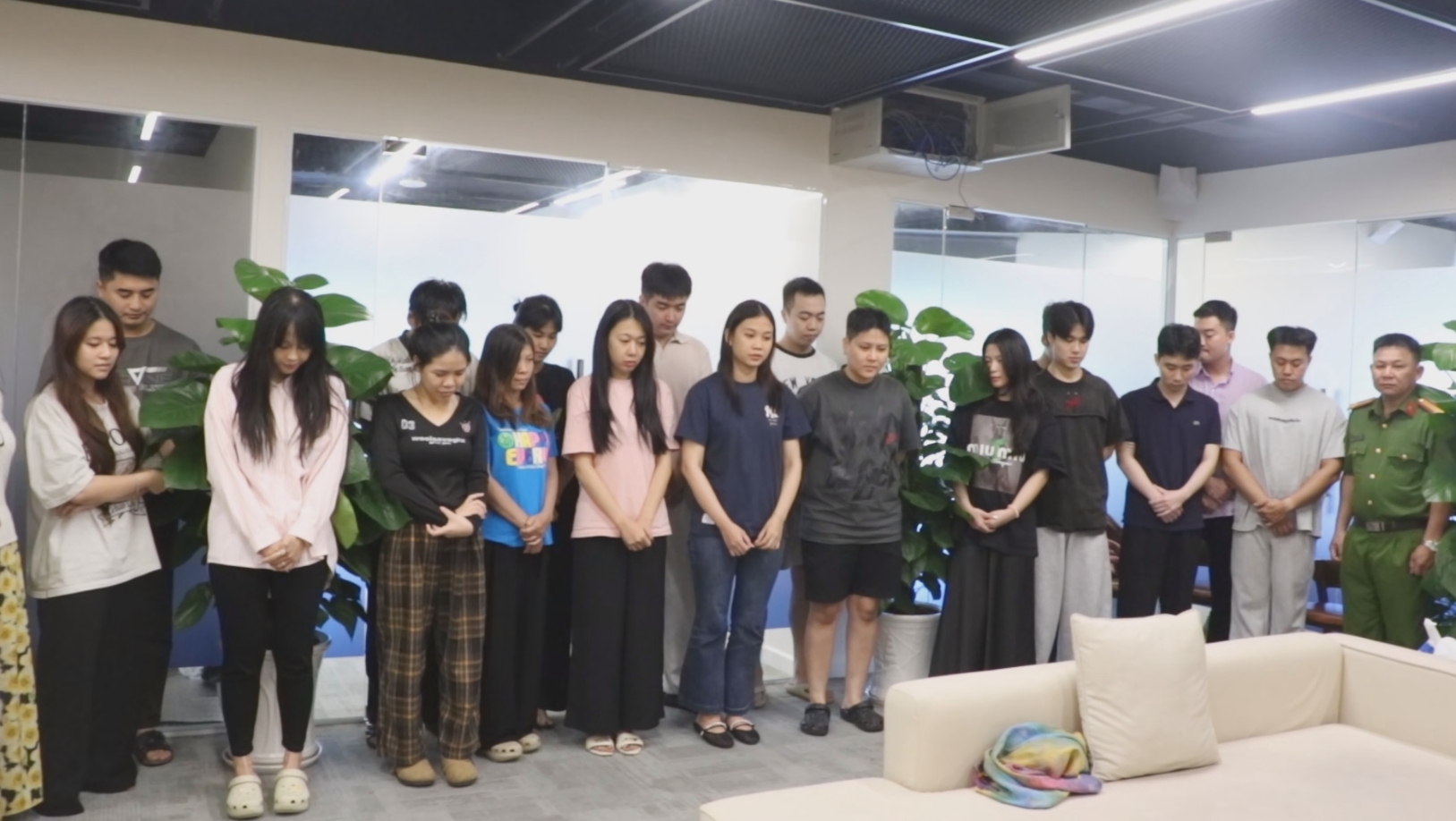 Tiếp tục triệt phá 11 công ty cung cấp mô hình sở hữu kỳ nghỉ: Khởi tố gần 200 bị can, thu giữ 5.563 hợp đồng - Ảnh 3.