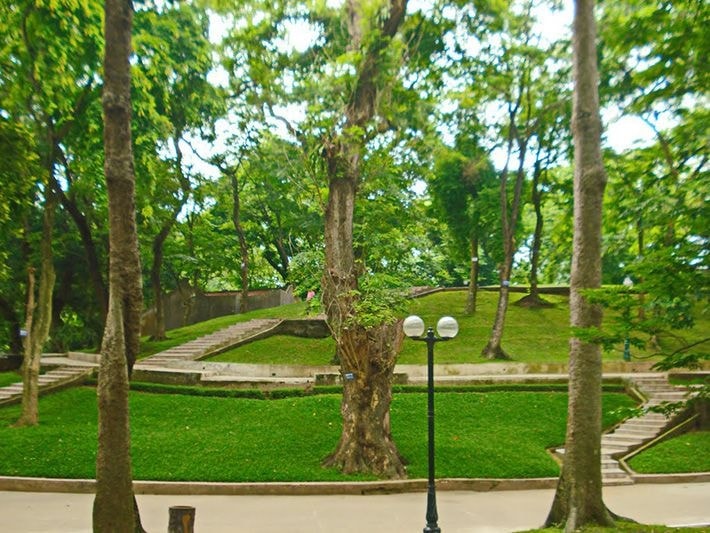Núi Nùng xưa, nay là vườn Bách Thảo (Hà Nội).