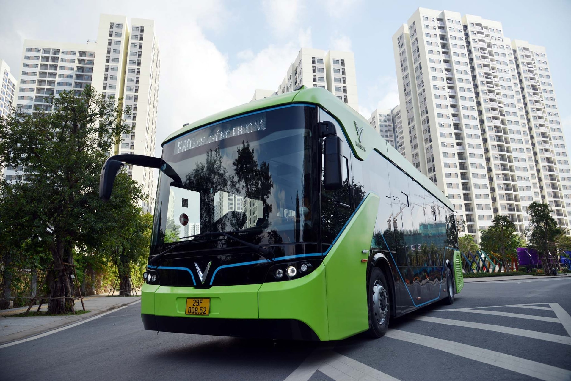 Xe bú điện VinFast