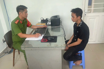 Bắt khẩn cấp Nguyễn Thái Sang 15 tuổi, tịch thu giữ 1 túi xách chứa 840.000 đồng tiền mặt và 80 tờ vé số