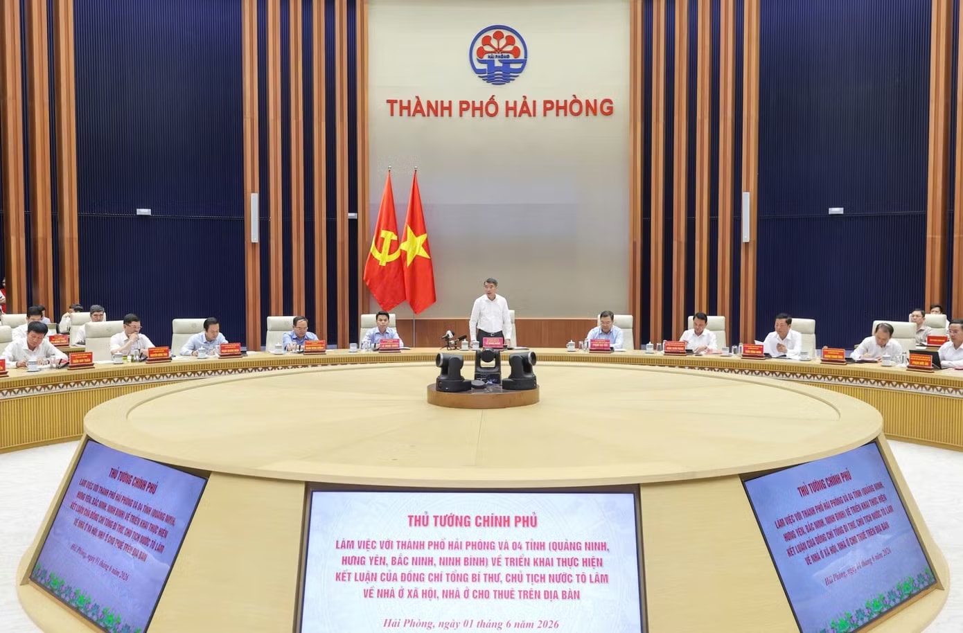 Thủ tướng: Khơi thông dòng vốn tư nhân phát triển nhà ở cho thuê - Ảnh 1.