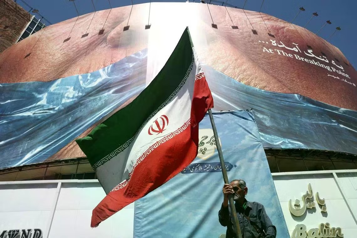 Iran dùng kế 'giương đông kích tây', đẩy Mỹ vào thế khó - Ảnh 1.