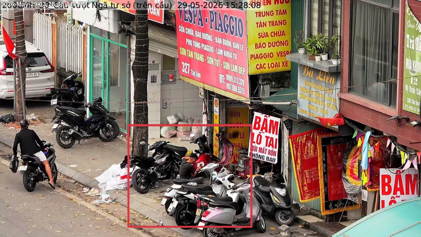 Công an Hà Nội thí điểm dùng UAV giám sát trật tự đô thị - Ảnh 1.