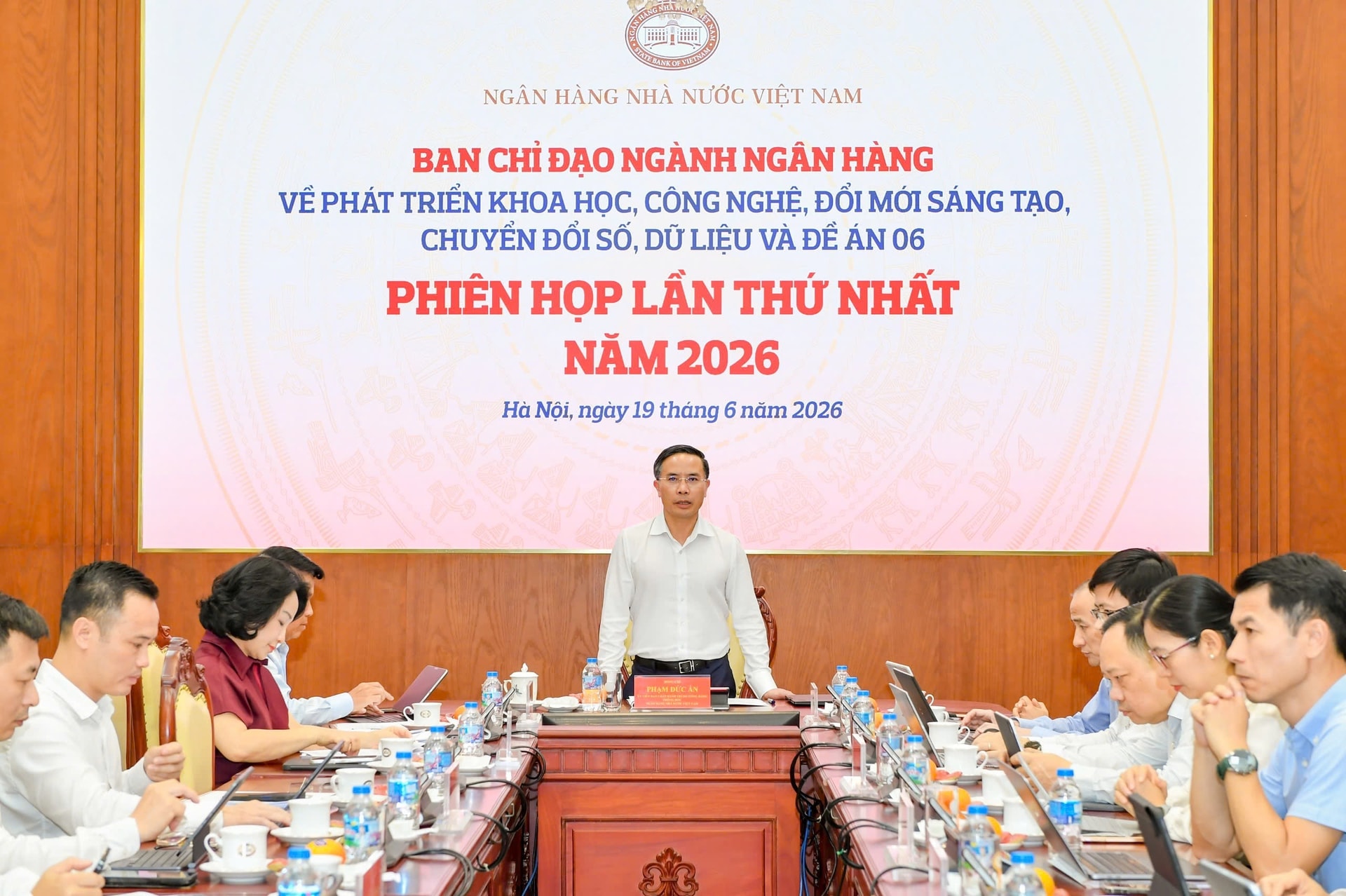 Thống đốc Phạm Đức Ấn phát biểu tại phiên họp (Ảnh: NHNN)