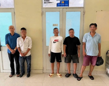 Kiểm tra hành chính một quán cà phê, bắt khẩn cấp 2 người, tịch thu 6.000.000 đồng