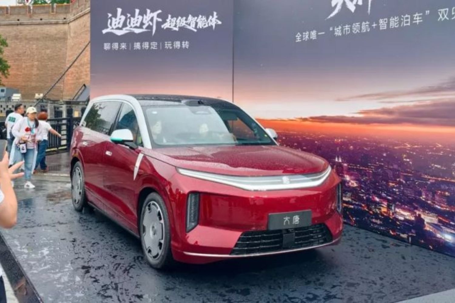 Ra mắt BYD Datang