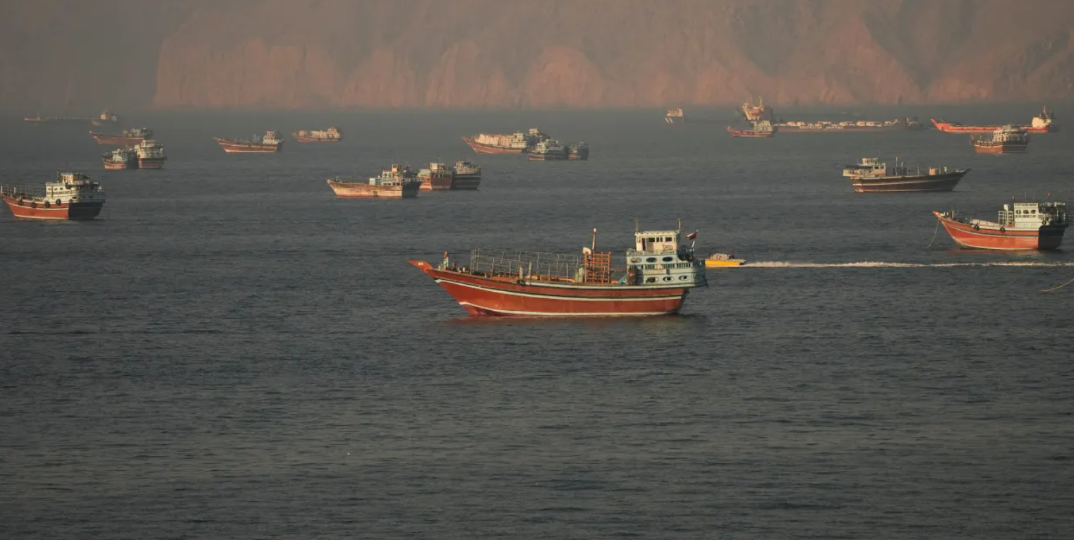 Iran cáo buộc Mỹ 'thiếu thiện chí', đẩy căng thẳng Hormuz lên nấc mới - Ảnh 1.