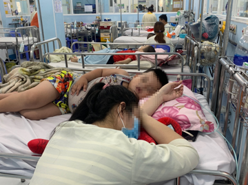 Bệnh viện Nhi phát thông báo 'nóng' tới các phụ huynh