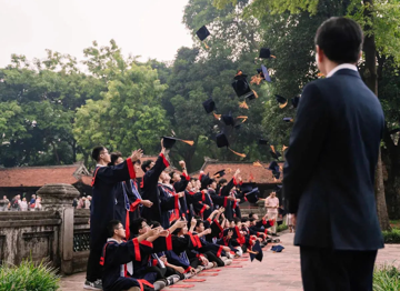 Hai lớp có 100% học sinh trúng tuyển vào các trường chuyên ở Hà Nội: Một lớp đạt 102 lượt đỗ, lớp còn lại có toàn bộ học sinh đỗ chuyên Toán - Tin