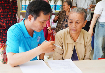 Mức tiền thưởng Huy hiệu Đảng mới nhất, có người sẽ được hưởng tới 37.950.000 đồng