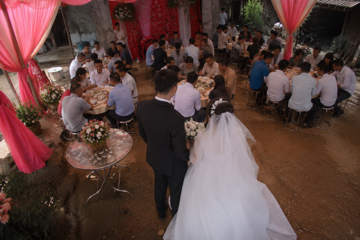 Người đàn ông bỏ hơn 1 tỷ đồng cưới vợ sau 3 ngày gặp mặt, 9 ngày sau vội vàng đệ đơn ly hôn