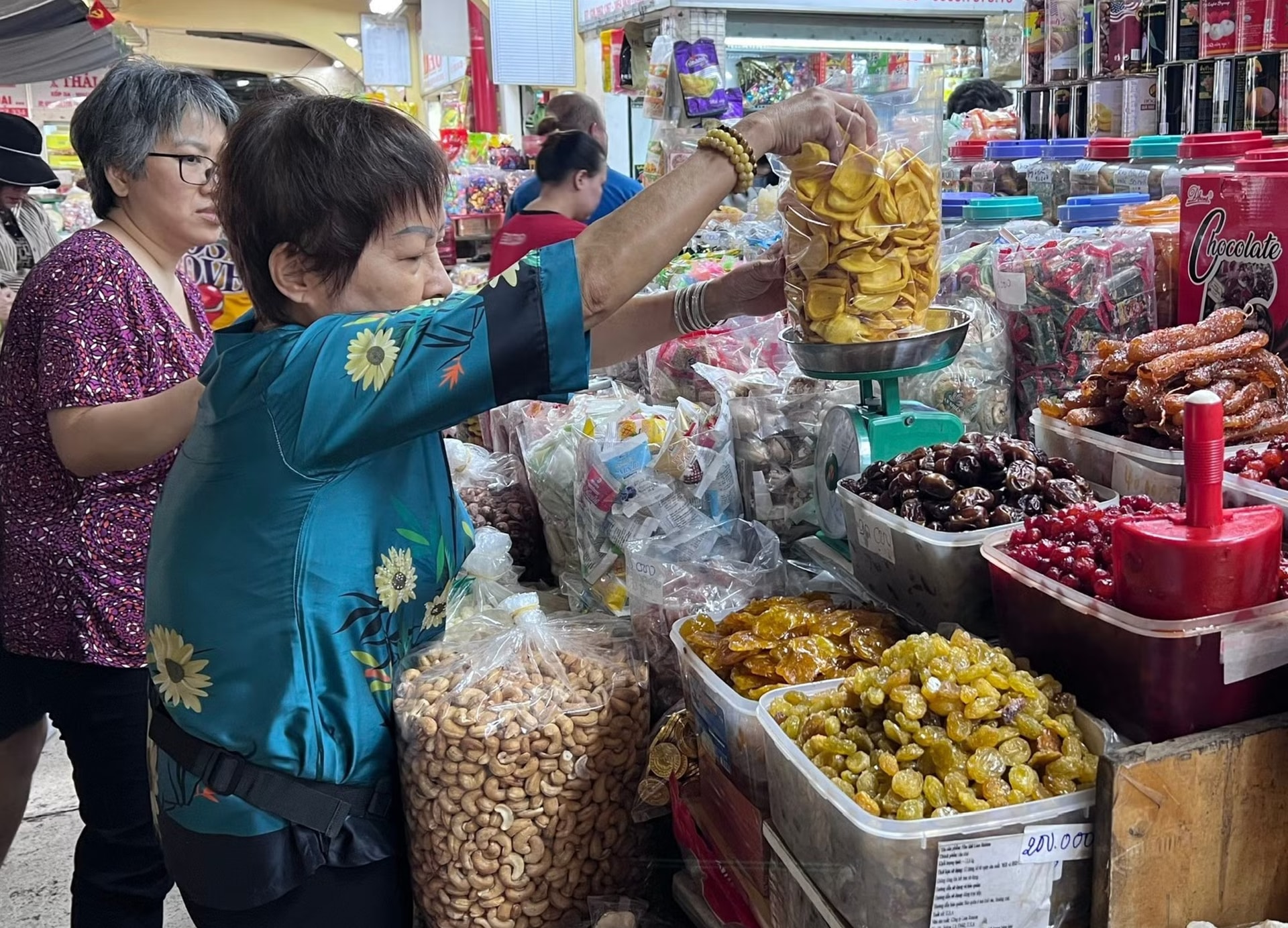 Tiểu thương thấp thỏm sợ sai sau nửa năm bãi bỏ thuế khoán - Ảnh 2.