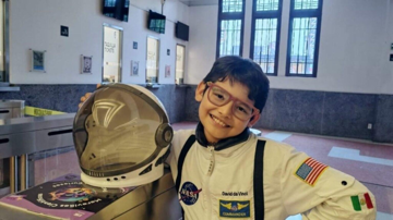 Cậu bé 11 tuổi thông thạo 4 thứ tiếng, có chỉ số IQ 162, được cho là cao hơn cả Albert Einstein