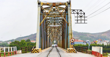 Chỉ vài tháng nữa, chính thức hoàn thành cây cầu thay thế cầu duy nhất Việt Nam có đường sắt chung đường bộ