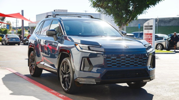 Mẫu SUV của Toyota khiến đại lý 'không kịp thở', xe vừa về đã hết sạch