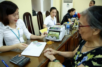 Mỗi người đủ 60 tuổi sẽ được nhận tiền 2.200.000 đồng/tháng, ai sẽ được hưởng, thủ tục ra sao và áp dụng tại địa phương nào?