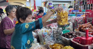 Tiểu thương thấp thỏm sợ sai sau nửa năm bãi bỏ thuế khoán
