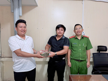 Chuyển 260 triệu đồng vào tài khoản lạ, người đàn ông ở Hà Nội phải đi hàng nghìn km đến làm việc với cơ quan Công an