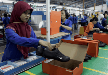 4.000 công nhân tại nhà máy đối tác của Nike và Puma bị cho nghỉ việc: Chuyện gì đã xảy ra ở nền kinh tế số 1 Đông Nam Á?