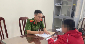 Hà Nội: Công an làm việc với shipper túm tóc kéo lê cô gái trên vỉa hè