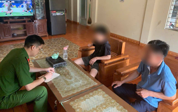 Phát hiện người dân được 'cán bộ quân đội' chào bán lô hàng gần 170 triệu đồng, công an lập tức vào cuộc