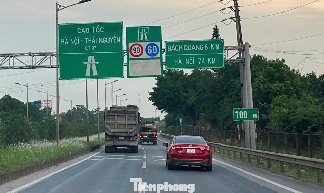 Cao tốc Hà Nội - Thái Nguyên hiện nay vừa xuống cấp vừa quá tải lưu lượng xe. Ảnh: T.Đảng. Hơn 21.000 tỷ mở rộng cao tốc Hà Nội - Thái Nguyên - Chợ Mới - Ảnh 1.