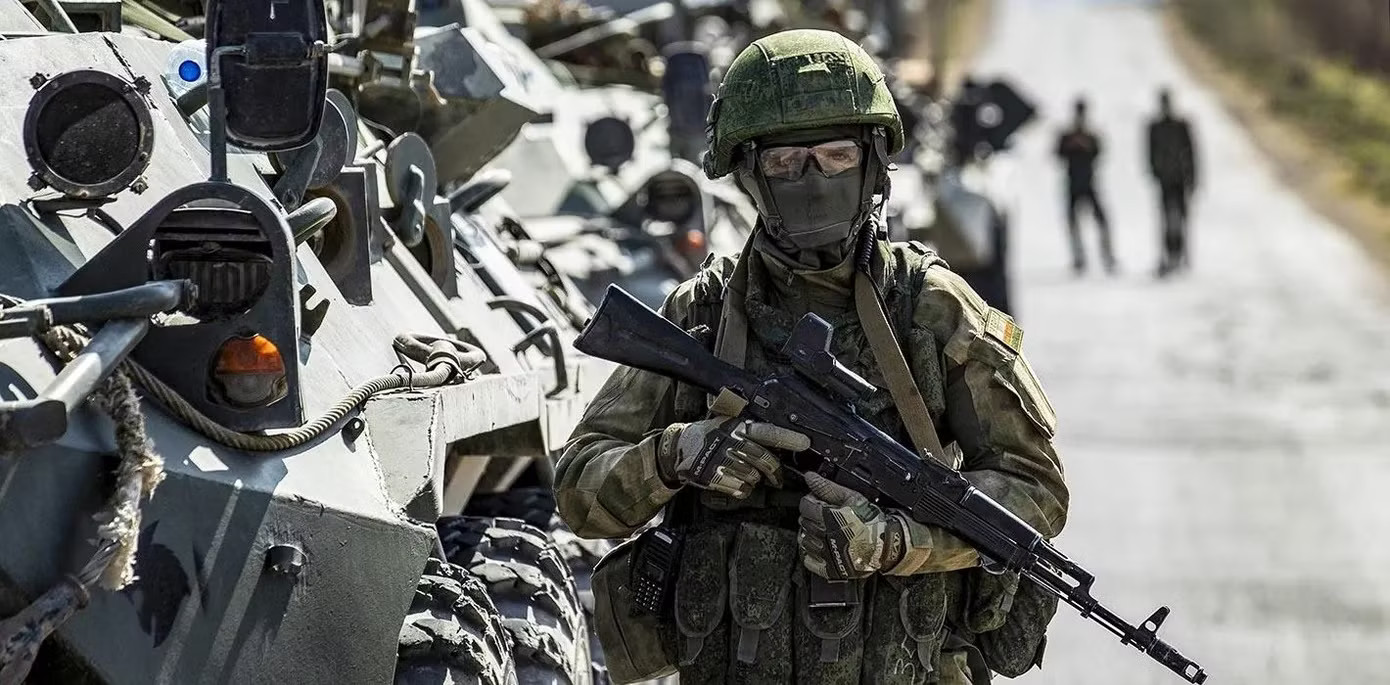 Binh sĩ Nga gần biên giới Ukraine-Belarus. Ảnh: Getty Images. Sẽ phải tiến tới Kiev: Nga cảnh báo kịch bản chiến sự mới nếu Ukraine tấn công Belarus - Ảnh 1.