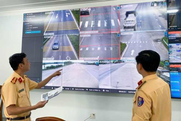 Phát hiện hơn 400 xe công vụ có dấu hiệu vi phạm giao thông