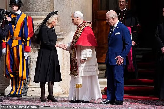 Vua Charles III trở thành quốc vương đầu tiên trong lịch sử Anh công khai số tiền thuế đã nộp. Ảnh: Dailymail. Tiết lộ mức thuế 'khủng' Vua Charles mới nộp - Ảnh 1.