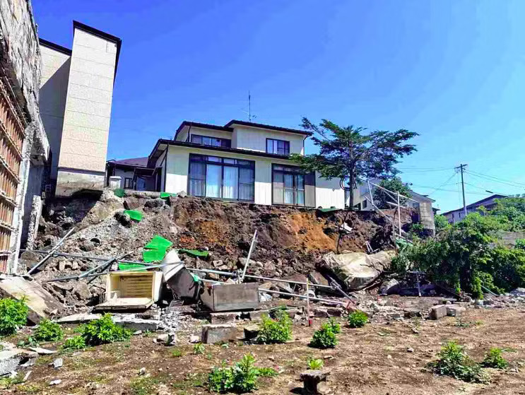 Tỉnh Aomori của Nhật Bản vừa hứng động đất. (Ảnh:Yomiuri Shimbun) Hàng loạt quốc gia hứng động đất - Ảnh 1.