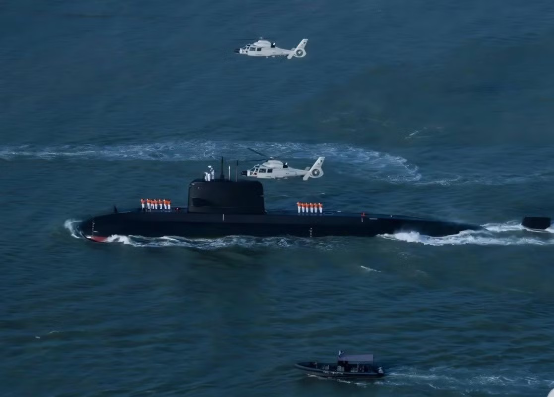 Tàu ngầm PNS Hangor cập cảng Karachi của Pakistan ngày 11/6. (Ảnh: PakNavy) Tàu ngầm Trung Quốc sẽ giúp Pakistan 'thay đổi cuộc chơi' trên biển với Ấn Độ? - Ảnh 2.