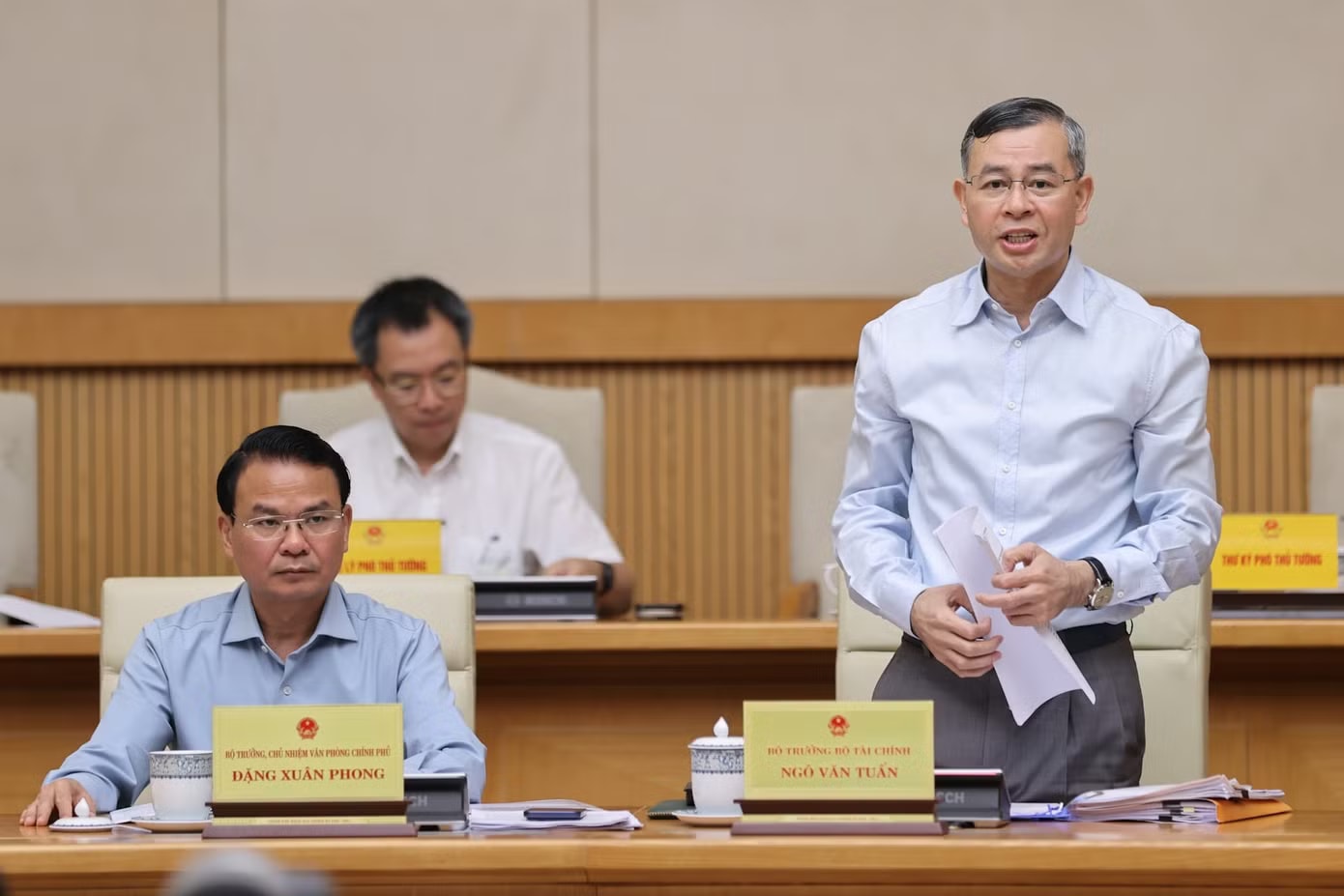 Bộ Tài chính đề nghị tính toán kỹ lưỡng việc điều chỉnh giá điện, giáo dục, y tế - Ảnh 1.