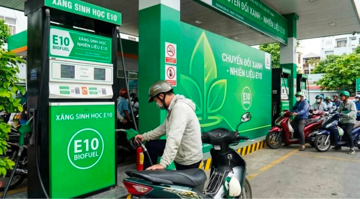 Sau 1 ngày bán xăng E10 trên cả nước, Phó Thủ tướng lập tức có chỉ đạo mới