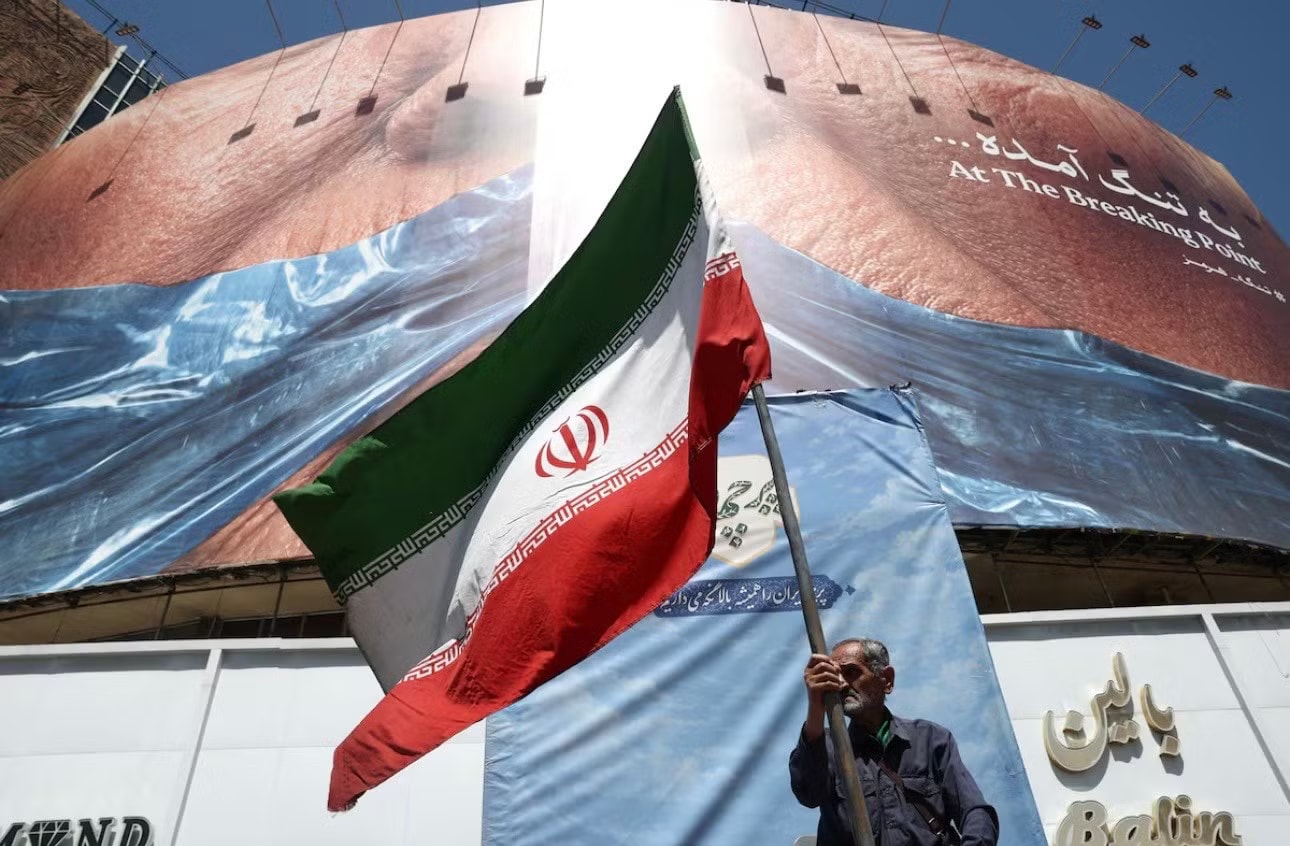 Mỹ ra đòn với sàn tiền của gia tộc quyền lực bậc nhất Iran - Ảnh 1.