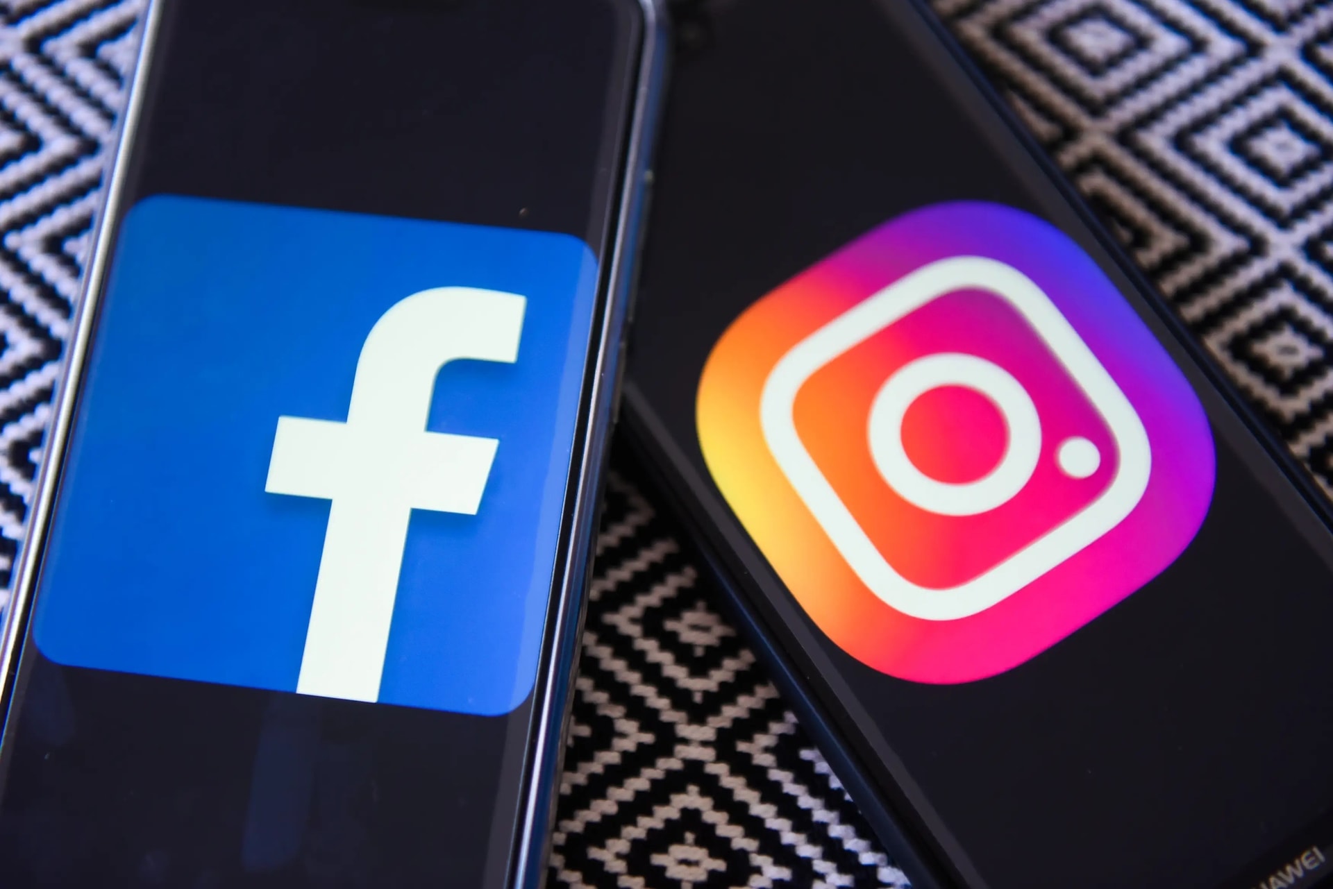 dung-facebook-instagram-phai-tra-tien-2.jpg