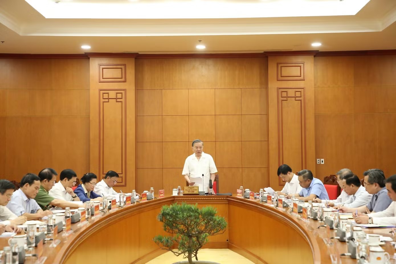 Tổng Bí thư, Chủ tịch nước: Không để xã hội giàu lên về vật chất nhưng nghèo đi về văn hóa, đạo đức, giá trị nhân văn - Ảnh 2.