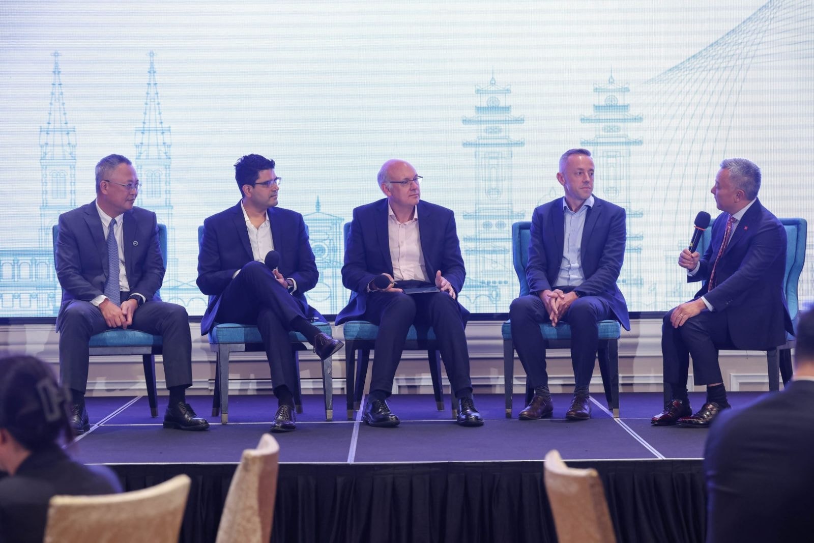 UBCKNN làm việc cùng 100 nhà đầu tư quốc tế và MSCI, thúc đẩy nâng hạng thị trường - Ảnh 3.