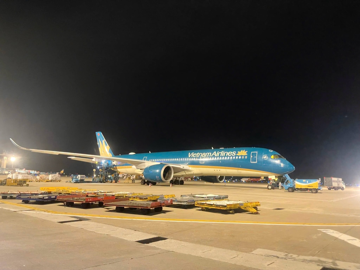 Vietnam Airlines (HVN) đưa chuyến bay thứ 2 vượt nửa vòng trái đất, mang gần 47 tấn hàng hóa hỗ trợ Venezuela