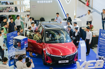 VF 8 thế hệ mới lập kỷ lục chưa từng có trong lịch sử của VinFast