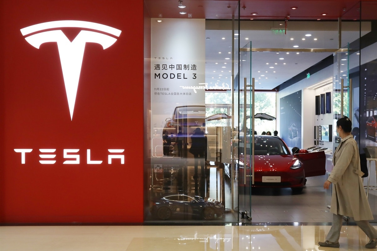 Tesla buộc phải đổi tên ở thị trường tỷ dân, đối mặt nguy cơ đền bù hàng tỷ USD - Ảnh 2.
