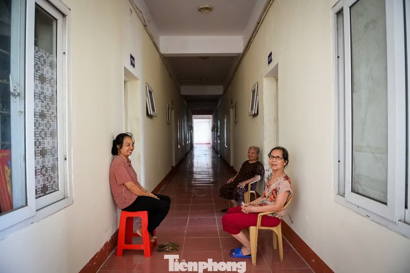 Rời chung cư 'chờ sập', người dân đến tạm cư tại khu nhà ở sinh viên - Ảnh 5.
