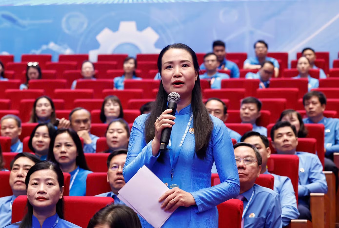 Thủ tướng: Nhà nước có thể mua lại nhà ở xã hội để công nhân, người lao động thuê - Ảnh 3.