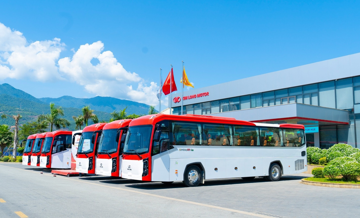 Hãng xe Việt Kim Long Motor bàn giao lô 60 xe buýt cao cấp cho doanh nghiệp vận tải có tiếng tại miền Nam