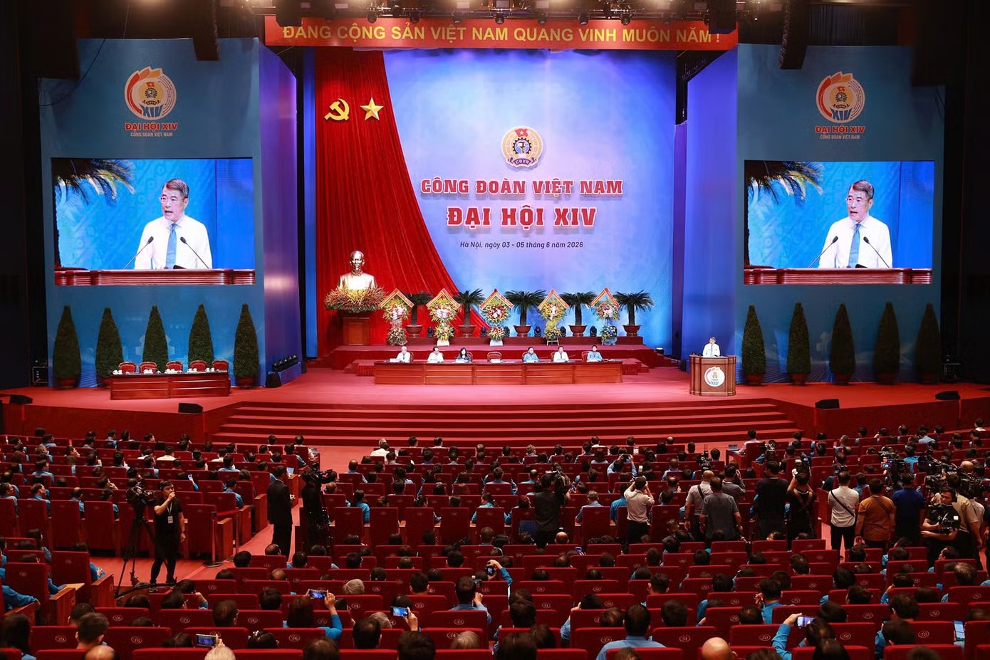 Thủ tướng: Nhà nước có thể mua lại nhà ở xã hội để công nhân, người lao động thuê - Ảnh 4.