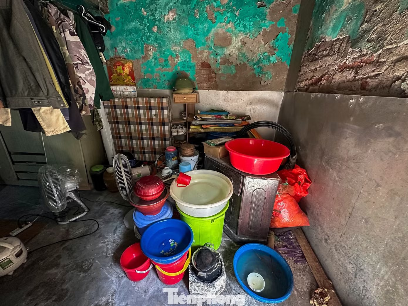 Rời chung cư 'chờ sập', người dân đến tạm cư tại khu nhà ở sinh viên - Ảnh 14.