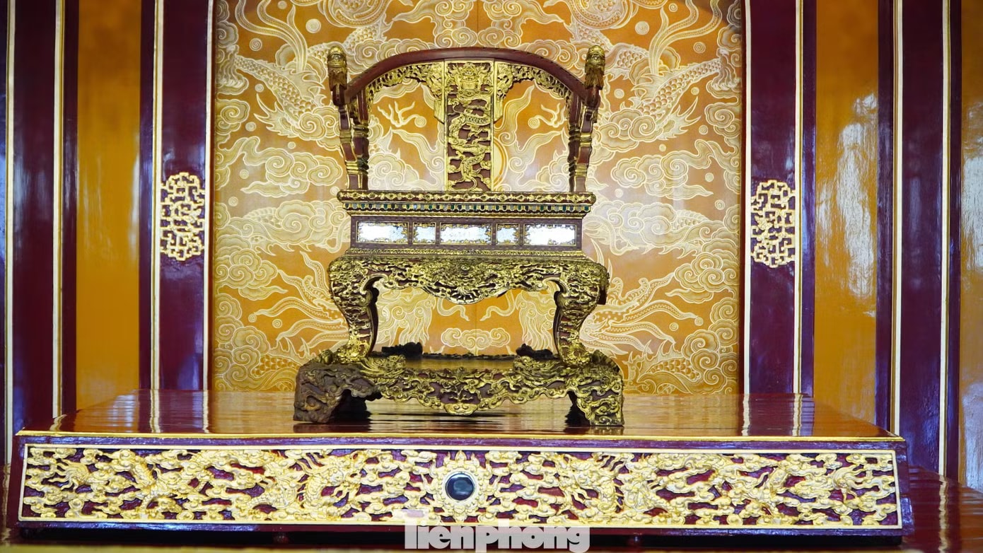 Đưa ngai vua triều Nguyễn trở lại điện Thái Hòa - Ảnh 2.