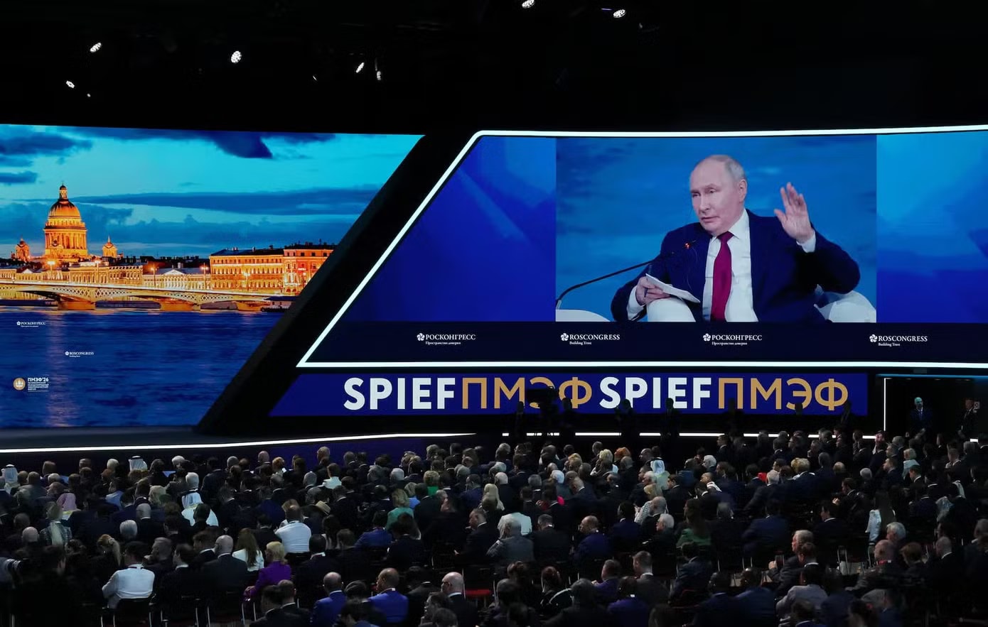 (Ảnh: Reuters) Tổng thống Nga Putin nói ‘chưa có lý do gì để gặp Tổng thống Ukraine Zelensky’ - Ảnh 4.